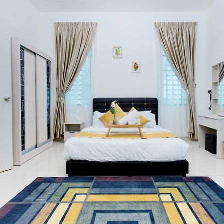Desaru 16Pax Family With Private Mini Pool & Jacuzzi Villa Kota Tinggi Bagian luar foto