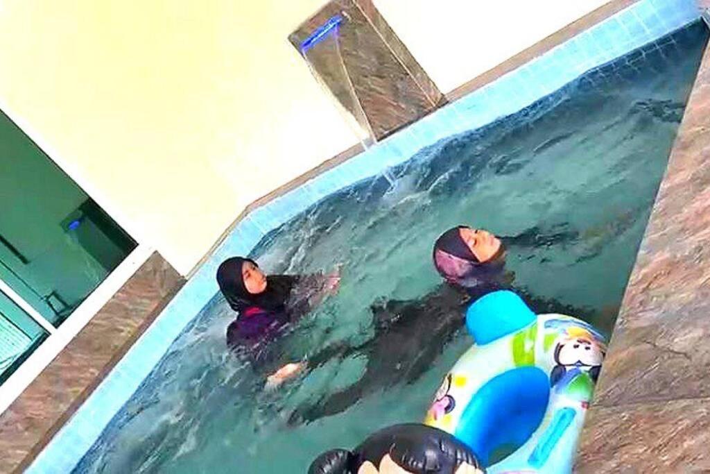 Desaru 16Pax Family With Private Mini Pool & Jacuzzi Villa Kota Tinggi Bagian luar foto