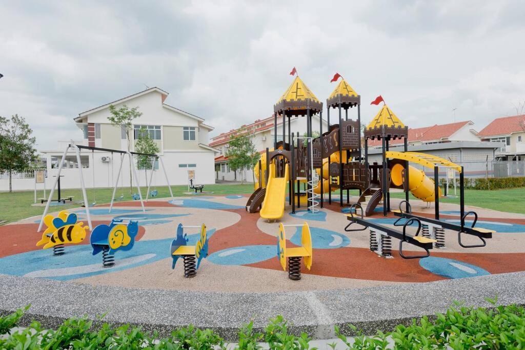 Desaru 16Pax Family With Private Mini Pool & Jacuzzi Villa Kota Tinggi Bagian luar foto